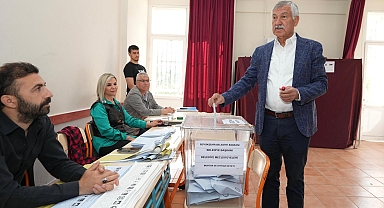 Başkan Zeydan Karalar oyunu ailesiyle birlikte kullandı