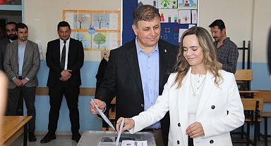 CHP İzmir Adayı Cemil Tugay oyunu kullandı