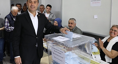 CHP’Lİ AHMET AKIN OYUNU GÖNEN’DE KULLANDI, SANDIK ÇAĞRISI YAPTI