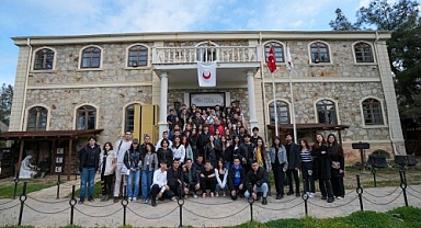 Gaziemirli gençler Çanakkale’de tarihin izini sürdü