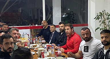 “HALKIN BAŞKANI” NİYAZİ NEFİ KARA BAŞPEHLİVANLARLA İFTARDA BULUŞTU