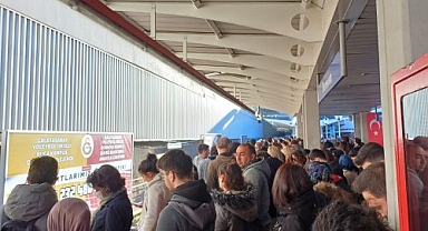 Metro arızalandı yolcular isyan etti: Ses çıkarın hakkınızı arayın!