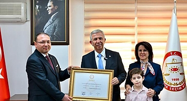 Ankara Büyükşehir Belediye Başkanı Mansur Yavaş, mazbatasını aldı