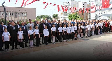 Aydın'da 23 Nisan Kutlamaları Coşkusu: Atatürk Büstüne Çelenk Sunuldu