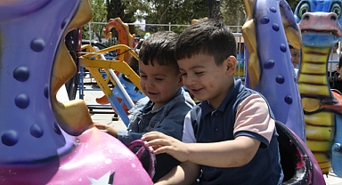 Aydın Kuşadası'na 23 Nisan'ı çocuklar coşkuyla yaşıyor