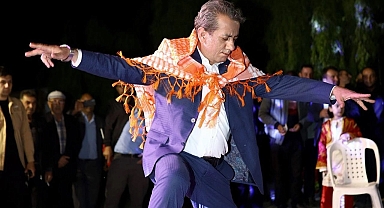 Başkan Anıl Yetişkin Efeler'de 23 Nisan şenliği'nde mahalle sakinleriyle buluştu