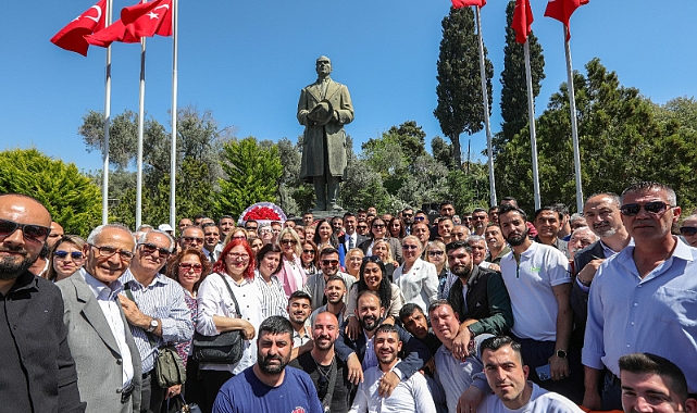 Bayraklı’da Başkan İrfan Önal mazbatasını aldı “Az uyuyup, çok çalışacağız”