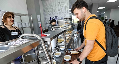 Buca Belediye Lokantası ile öğrencinin yüzü güldü