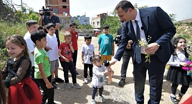 Bornova'da 23 Nisan coşkusu oyuncaklarla başladı