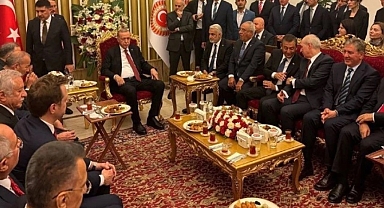 Cumhurbaşkanı Erdoğan, CHP Lideri Özgür Özel İle TBMM'de Görüştü