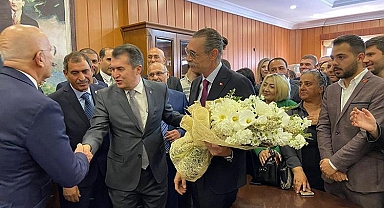 Etimesgut Belediye Başkanı seçilen Erdal Beşikçioğlu, mazbatasını alarak göreve başladı