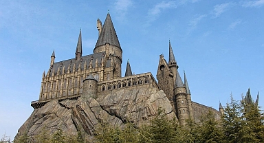 Harry Potter Kalesi’ne füzeyle saldırı! 5 ölü 32 yaralı