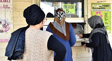 İzmirli yurttaşlardan Başkan Tugay’a 'ekmek' teşekkürü