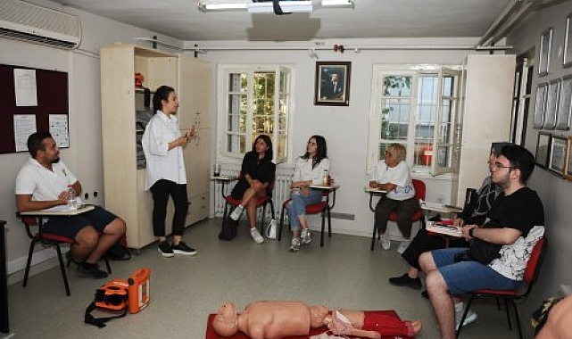 Karşıyaka'da ilk yardım kursları aralıksız sürüyor