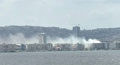 Konak Cumhuriyet Meydanı'nda Korkutan Yangın