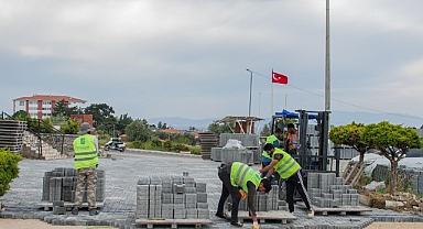 KUŞADASI BELEDİYESİ YOLLARI YENİLEMEYE DEVAM EDİYOR