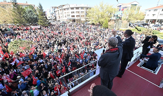MANSUR YAVAŞ ETİMESGUT’TA DEVİR TESLİM TÖRENİNE KATILDI: “HİÇ KİMSEYİ AYIRMAYACAĞIZ”
