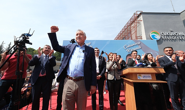 Mazbata ve devir teslim törenlerinde mutluluğun resmi çiziliyor