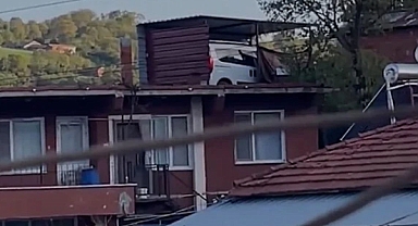 Park yeri bulamadı doblosunu çatıya park etti