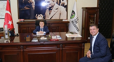 Tire Belediye Başkanı Okuroğlu, 23 Nisan'da koltuğunu çocuklara bıraktı