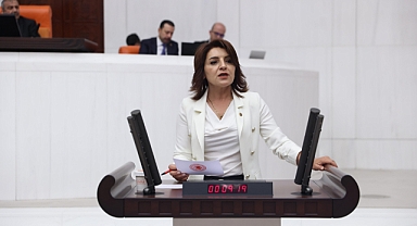 TURİST REHBERLERİ YANLIŞTAN DÖNÜLMESİNİ BEKLİYOR
