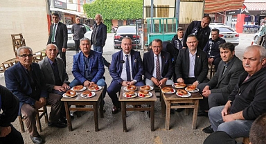 Başkan Özkan Yalım, Çarşamba Pazarı'ndaki Esnafla Buluştu