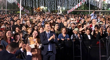 Bornova’da 1 Mayıs İşçi Bayramı Coşkusu Yeni Türkü İle Yükseldi
