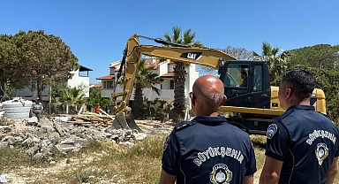 Çeşme'de İzinsiz Yapılaşmaya Büyükşehir Belediyesi Müdahale Etti