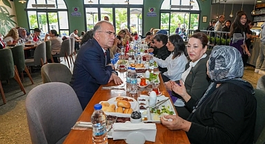Gaziemir Belediyesi Anneler gününde şehit annelerini unutmadı