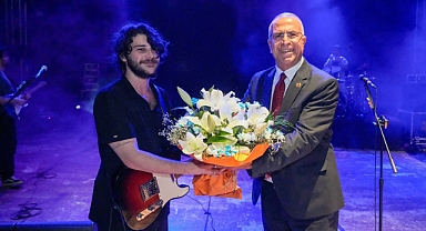Gaziemir Gençlik Festivali’ne Yaşlı Amca ile muhteşem final
