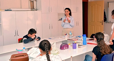 İzmir Diş Hekimleri'nden Görme Engelli Çocuklara Sağlık Eğitimi