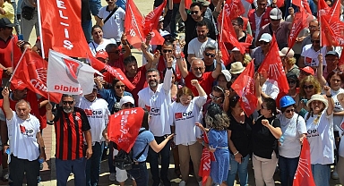 Kent Meydanı'nda Renkli Kutlamalar