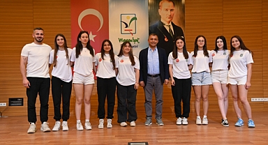 MANAVGAT BELEDİYE BAŞKANI KARA BAŞARILI SPORCULARI ONURLANDIRDI