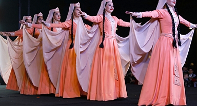 MANAVGAT DANS VE MÜZİK FESTİVALİNDEN RENKLİ KAPANIŞ