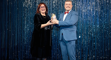 SİYASETTE YENİLİK ÖDÜLÜ PROF. DR. SAVAŞ ZAFER ŞAHİN VE ANKARA’YA VERİLDİ