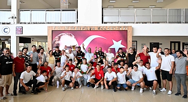 MURATPAŞA’DA BAŞPEHLİVAN ENES DOĞAN’A COŞKULU KARŞILAMA