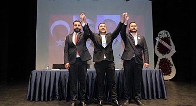 CHP ANKARA GENÇLİK KOLLARINDA BAYRAĞI; OKAN TÜRKMEN DEVRALDI