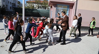 BAŞKAN KIRGÖZ’DEN ÖĞRENCİLERE BESLENME DESTEĞİ 