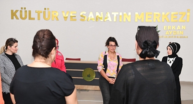 Osmangazi Belediyesi’nden kadınlara özel tiyatro eğitimi