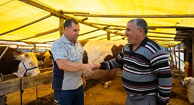 BORNOVA BELEDİYESİ 120 ÇADIRLA KURBAN PAZARINI AÇTI