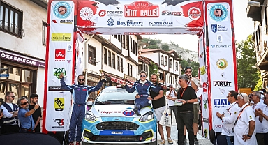 OSMANGAZİ’DE DÜNYADAKİ İLK VE TEK ENGELLİ KADIN RALLİ PİLOTUNDAN ÇİFTE PODYUM