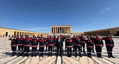 İZMİRLİ İTFAİYECİLER ANITKABİR’DE ATA’NIN HUZURUNA ÇIKTI