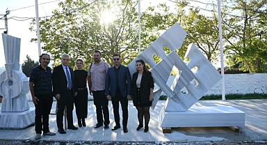 KUŞADASI’NDA MERMER BLOKLAR ‘ADALET’ TEMASIYLA ŞEKİLLENDİ