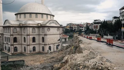 Bursa'da Nilüfer'de İstinat Duvarı Yenileme Çalışmaları Başladı