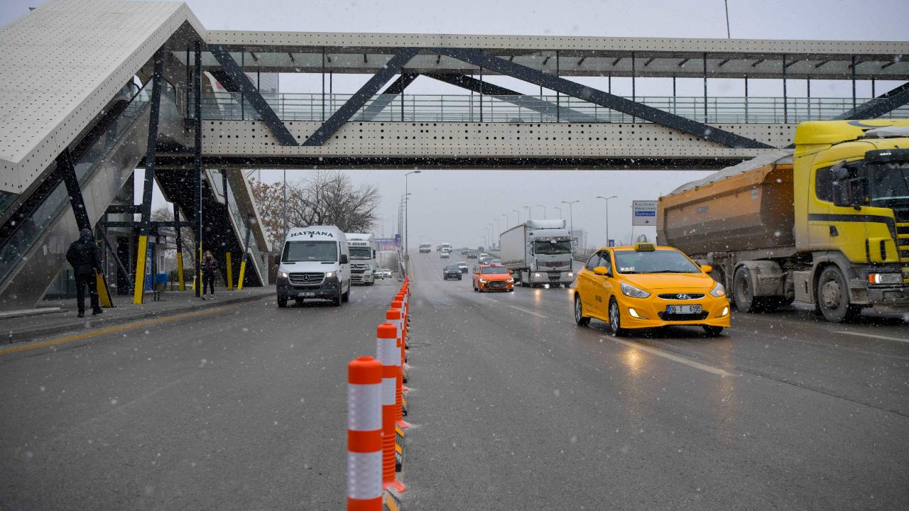 ABB AVM önlerinde oluşan trafik sorununu çözmek için sahada
