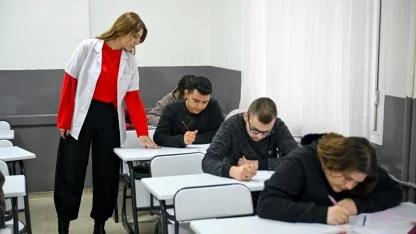 Bornova Belediyesi’nin ilçedeki öğrencilere ücretsiz eğitim desteği