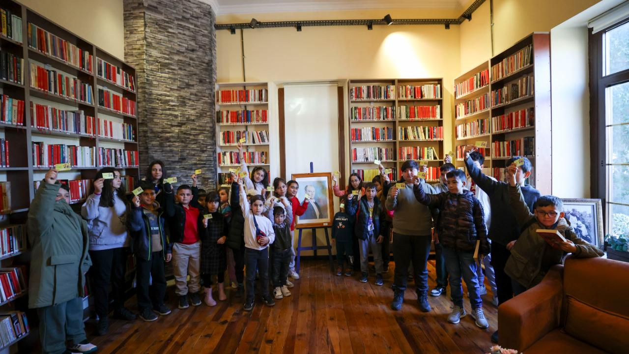 Bucalı çocuklar Cumhuriyet Kütüphanesi’ni keşfetti