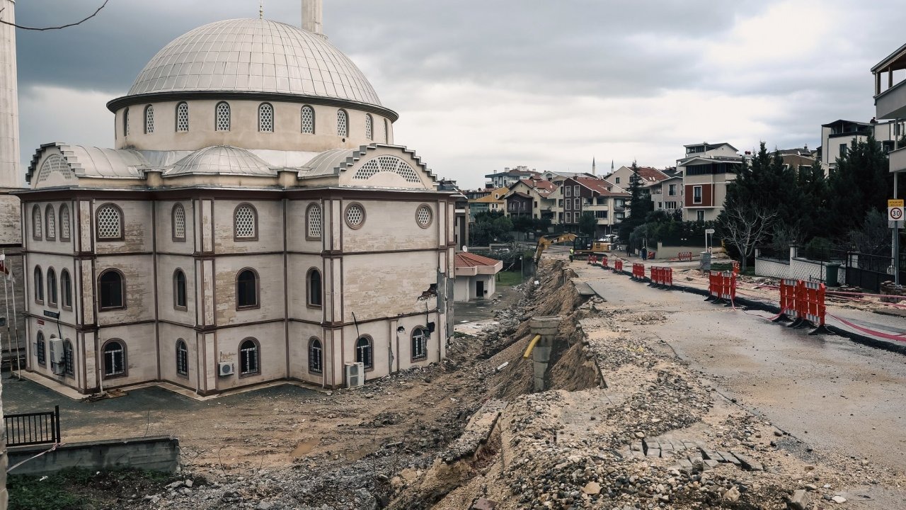 Bursa'da Nilüfer'de İstinat Duvarı Yenileme Çalışmaları Başladı