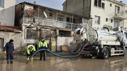 Çiğli Belediyesi Fırtına ve Sağanağa Karşı Seferber Oldu