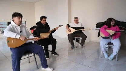 EFELER’DE SANATIN KALBİ MÜZİKLE ATIYOR